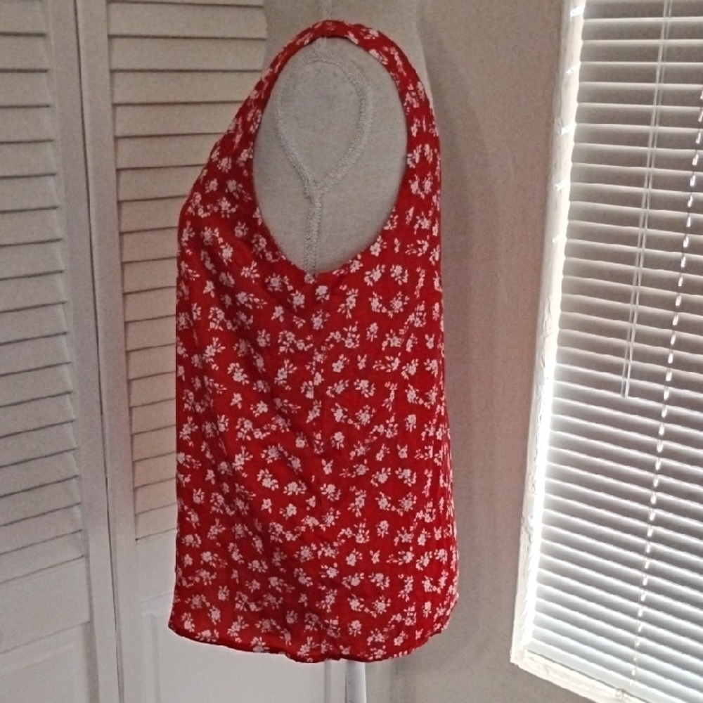 Elegant Red Floral Tank Top - Picture 3 of 6